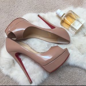 LOUBOUTINS (beige)